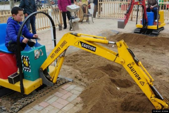 點(diǎn)擊查看詳細(xì)信息<br>標(biāo)題：WCS-360型兒童挖掘機(jī) 閱讀次數(shù)：2327